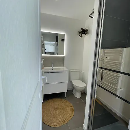 Le Beau Du Bord De L'eau *