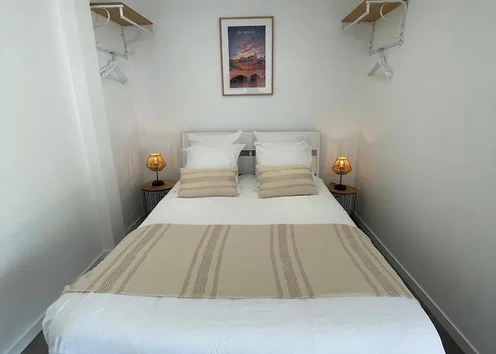 Le Beau Du Bord De L'eau